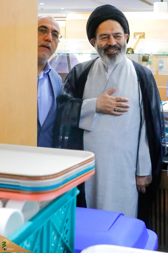 دیدار صمیمی سرپرست حجاج ایرانی با زائران کشورمان درمدینه منوره _ 1 12