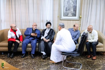 دیدار صمیمی سرپرست حجاج ایرانی با زائران کشورمان درمدینه منوره _ 2 5