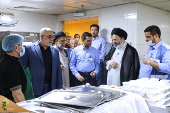دیدار صمیمی سرپرست حجاج ایرانی با زائران کشورمان درمدینه منوره _ 2 18