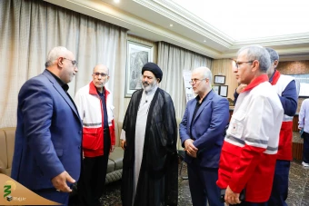 دیدار صمیمی سرپرست حجاج ایرانی با زائران کشورمان درمدینه منوره _ 2 16