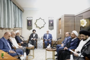 تم فی اجتماع مسؤولی الحج و الزیارة بالمدینة المنورة؛ إحیاء ذکرى شهداء حادث تحطم الطائرة و حفظ هدوء زوار لأداء مناسک الحج 2