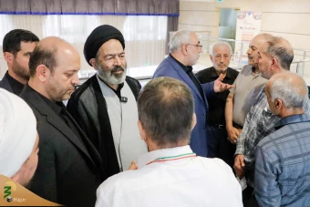دیدار صمیمی سرپرست حجاج ایرانی با زائران کشورمان درمدینه منوره _ 3 3