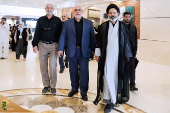 دیدار صمیمی سرپرست حجاج ایرانی با زائران کشورمان درمدینه منوره _ 3 6