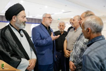 دیدار صمیمی سرپرست حجاج ایرانی با زائران کشورمان درمدینه منوره _ 3 4