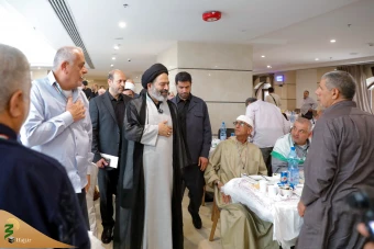دیدار صمیمی سرپرست حجاج ایرانی با زائران کشورمان درمدینه منوره _ 3 8
