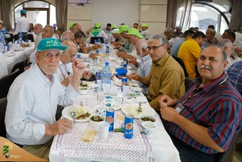 دیدار صمیمی سرپرست حجاج ایرانی با زائران کشورمان درمدینه منوره _ 3 12