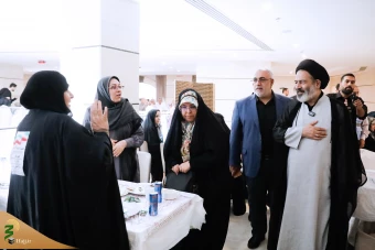 دیدار صمیمی سرپرست حجاج ایرانی با زائران کشورمان درمدینه منوره _ 3 9