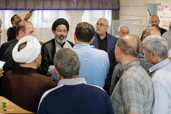دیدار صمیمی سرپرست حجاج ایرانی با زائران کشورمان درمدینه منوره _ 3 5