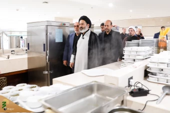 دیدار صمیمی سرپرست حجاج ایرانی با زائران کشورمان درمدینه منوره _ 3 24