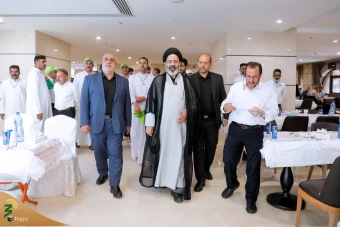 دیدار صمیمی سرپرست حجاج ایرانی با زائران کشورمان درمدینه منوره _ 3 26