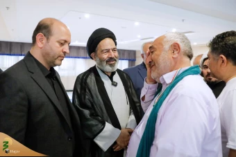 دیدار صمیمی سرپرست حجاج ایرانی با زائران کشورمان درمدینه منوره _ 3 21