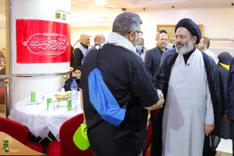 دیدار صمیمی سرپرست حجاج ایرانی با زائران کشورمان درمدینه منوره _ 3 36