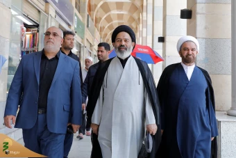 دیدار صمیمی سرپرست حجاج ایرانی با زائران کشورمان درمدینه منوره _ 3 52