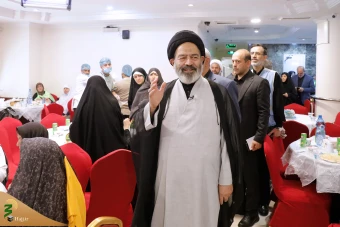 دیدار صمیمی سرپرست حجاج ایرانی با زائران کشورمان درمدینه منوره _ 3 45