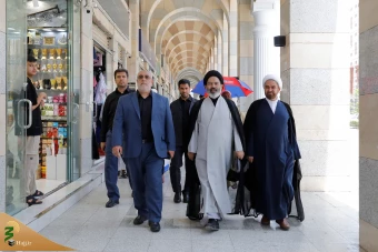 دیدار صمیمی سرپرست حجاج ایرانی با زائران کشورمان درمدینه منوره _ 3 53