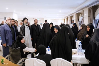 دیدار صمیمی سرپرست حجاج ایرانی با زائران کشورمان درمدینه منوره _ 3 29