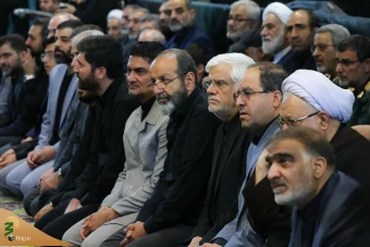 اقامه نماز رهبر معظم انقلاب بر پیکر رئیس جمهور شهید و همراهان 17
