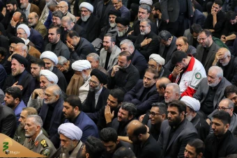 اقامه نماز رهبر معظم انقلاب بر پیکر رئیس جمهور شهید و همراهان 23