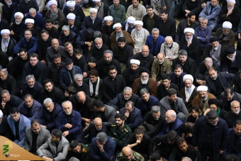 اقامه نماز رهبر معظم انقلاب بر پیکر رئیس جمهور شهید و همراهان 24