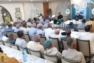 به یاد شهدای خدمت در مدینه برگزار شد؛

آیین های دعای کمیل زائران ایرانی 5