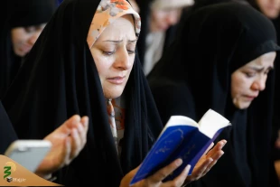 حضور باشکوه زائران عزادار شهدای خدمت در آیین های دعای کمیل مدینه+عکس 3