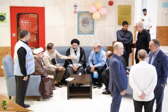 دیدار صمیمی سرپرست حجاج ایرانی با زائران کشورمان درمدینه منوره _ 4 6