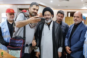 دیدار صمیمی سرپرست حجاج ایرانی با زائران کشورمان درمدینه منوره _ 4 15