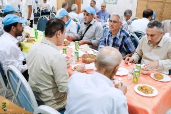 دیدار صمیمی سرپرست حجاج ایرانی با زائران کشورمان درمدینه منوره _ 4 16