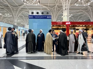 جمعی از نمایندگان آیات عظام و مراجع تقلید وارد مدینه منوره شدند
