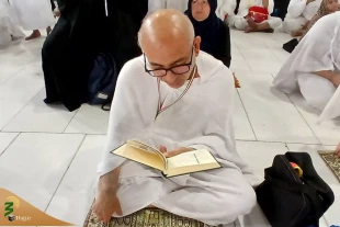 صیقل روح با قرآن در پشت مقام حضرت ابراهیم(ع) + عکس 4