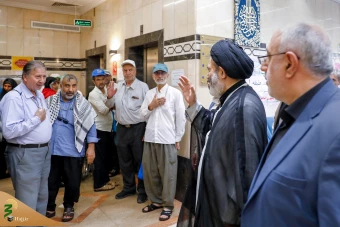 دیدار صمیمی سرپرست حجاج ایرانی با زائران کشورمان درمدینه منوره _ 5 4
