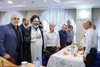 دیدار صمیمی سرپرست حجاج ایرانی با زائران کشورمان درمدینه منوره _ 5 10