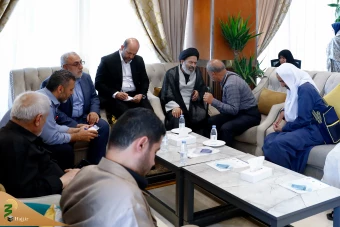 دیدار صمیمی سرپرست حجاج ایرانی با زائران کشورمان درمدینه منوره _ 5 20