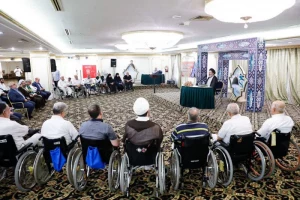 What was advice of head of Iranian pilgrims to veterans?