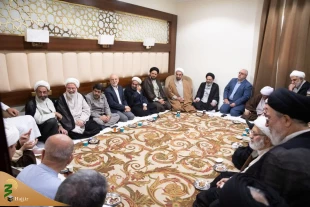 التقى مسؤولو الحج و الزیارة بممثلی مکاتب المراجع العظام للتقلید فی المدینة المنورة 2