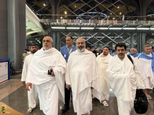 Hojjat Al-Islam Navvab Advises Iranian Pilgrims Upon Arrival in Mecca