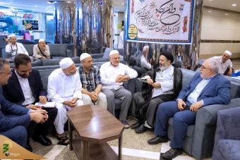 دیدار صمیمی سرپرست حجاج ایرانی با زائران کشورمان در مکه مکرمه _ 1 11