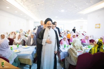 دیدار صمیمی سرپرست حجاج ایرانی با زائران کشورمان در مکه مکرمه _ 1 6