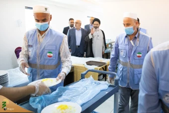 دیدار صمیمی سرپرست حجاج ایرانی با زائران کشورمان در مکه مکرمه _ 1 7