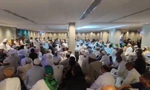 تداوم برگزاری محافل انس و معرفت در جمع حجاج کاروان های اهل سنت کشورمان+فیلم