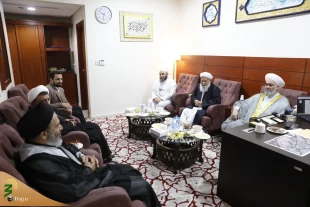 در دیدار شیخ خالد ملا با حجت الاسلام و المسلمین نواب در مکه مطرح شد:

حج نماد وحدت و تمدن سازی اسلامی است 3
