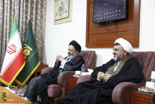 در دیدار شیخ خالد ملا با حجت الاسلام و المسلمین نواب در مکه مطرح شد:

حج نماد وحدت و تمدن سازی اسلامی است 5