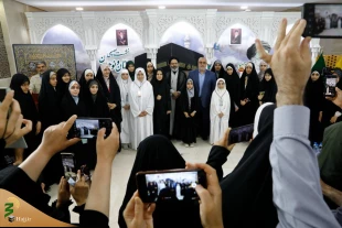 لقاء حميم بين رئيس بعثة الحجاج الايرانيين و الشباب و المراهقين 8