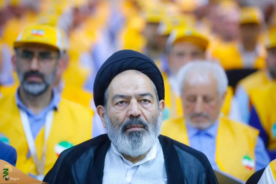دعای نماینده ولی فقیه در جوار مسجدالحرام برای ملت ایران + فیلم 2