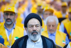 دعای نماینده ولی فقیه در جوار مسجدالحرام برای ملت ایران + فیلم 2