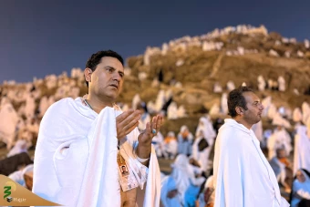  راز و نیاز زائران بیت‌الله‌الحرام در سرزمین عرفات 15