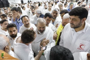 مراسم دعاء یوم عرفة للحجاج الإیرانیین فی صحراء عرفات 8