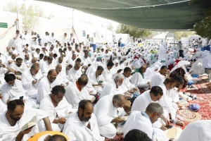 Arafat; empty of people
Excused Women in Mena; Men in Mashar al-Haram
