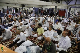 با حضور حجت‌الاسلام والمسلمین نواب؛

مراسم شب عید قربان در منا برگزار شد 6