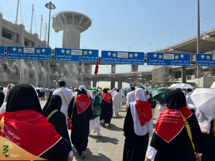 آغاز مراسم رمی جمرات در روز عید قربان در منا 11